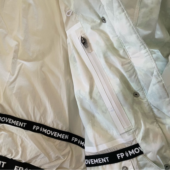 Free People Movement NEW Snow Bunny Slope Puffer Ski Jacket Large - Picture 14 of 16